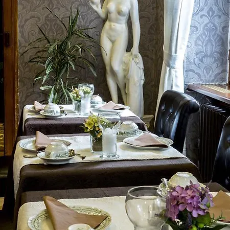 Logis Restaurant La Tête Des Faux Bonhomme