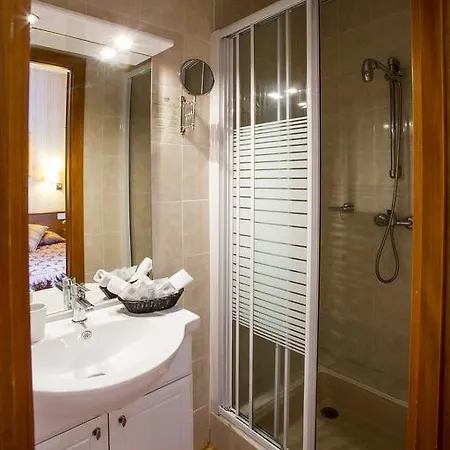 Logis Restaurant La Tete Des Faux Otel 2*