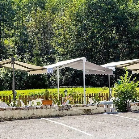 Logis Restaurant La Tête Des Faux Hotel