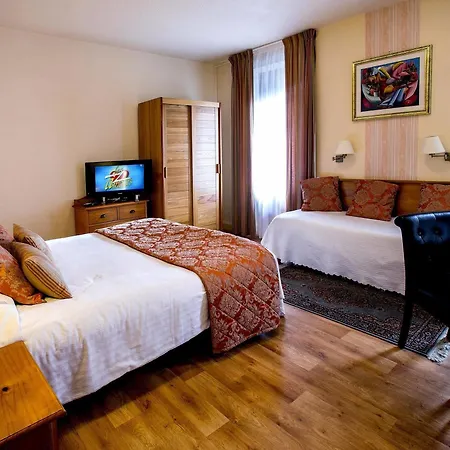 Logis Restaurant La Tête Des Faux Hotel