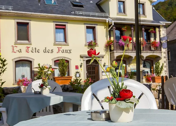מלון Logis Restaurant La Tete Des Faux 2*